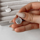 Pingente medalha São Bento desenhada