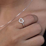 Anel coração vazado com zircônias