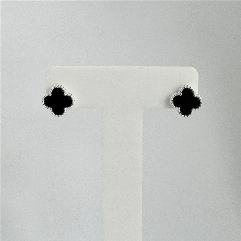 Brinco Liso Lap Trevo Ônix