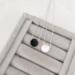 Escapulário madrepérola e pedra ônix 12mm 60cm